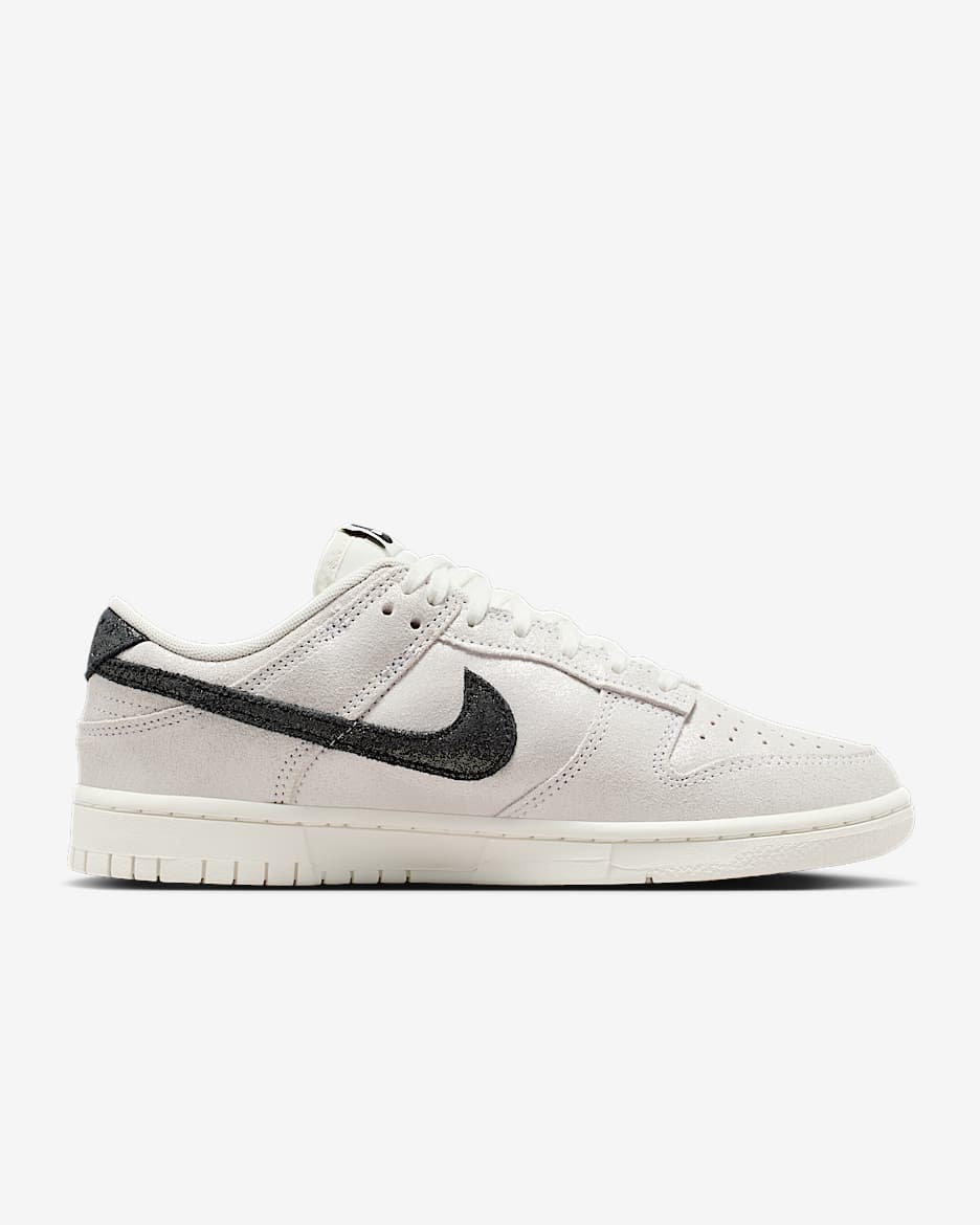 Chaussure Nike Dunk Low SE pour femme